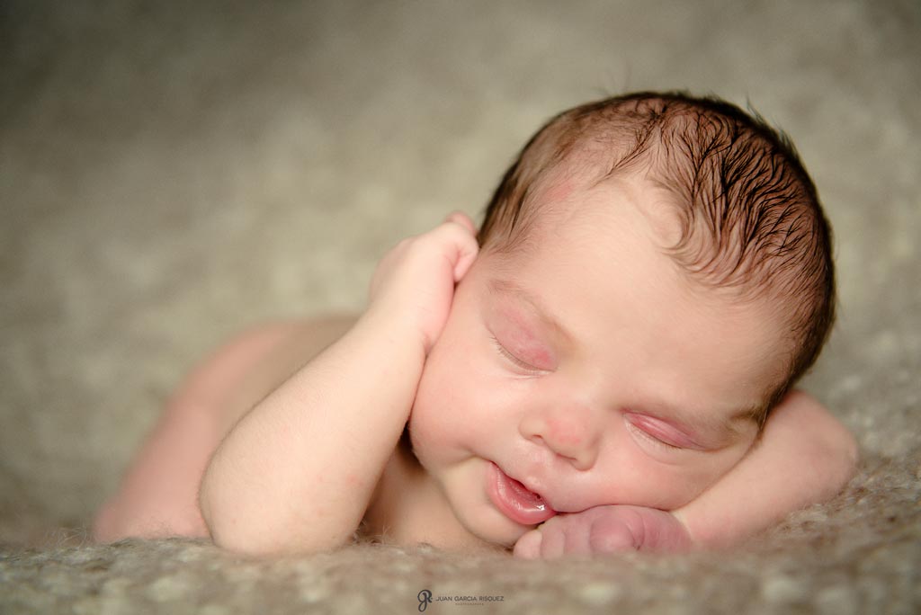 reportaje fotografico de bebe recien nacido entrañable