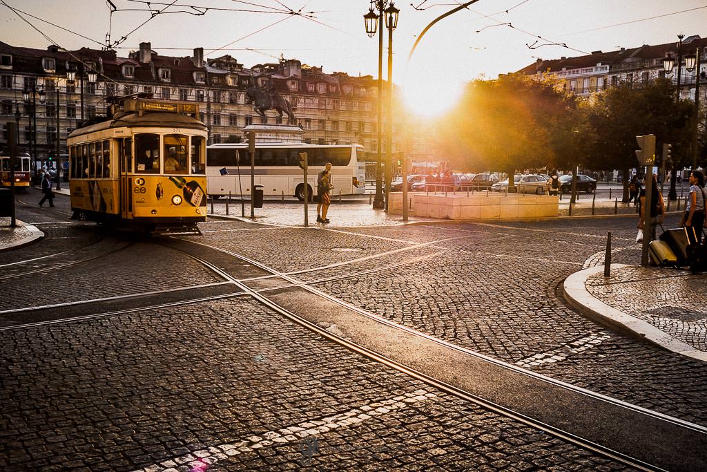Vida cotidiana de la ciudad portuguesa de Lisboa en un viaje fotográfico